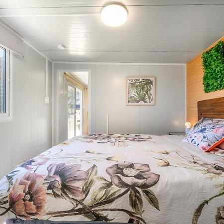 Cosy Cabin To Stay Even Better Than Glamping Pukekohe Dış mekan fotoğraf