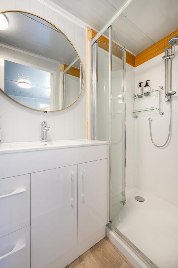 Cosy Cabin To Stay Even Better Than Glamping Pukekohe Dış mekan fotoğraf